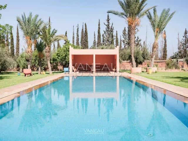 Villa avec piscine et jardin