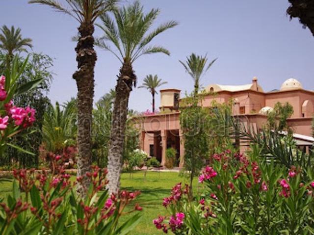 Villa avec piscine et jardin
