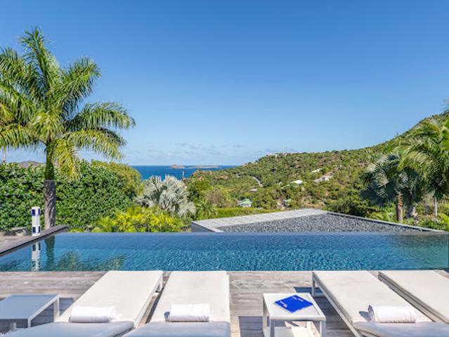 Villa avec piscine et terrasse