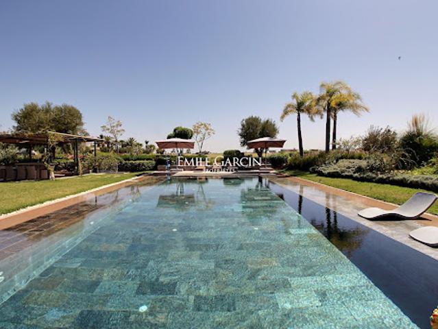 Villa avec jardin et terrasse