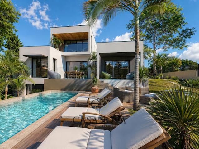 Villa avec piscine et jardin