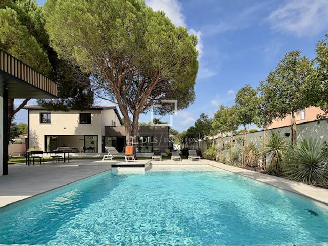 Villa avec piscine et jardin