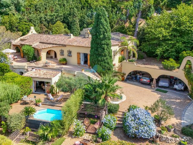 villa 6 chambres avec vue sur mer dans le golfe de saint tropez