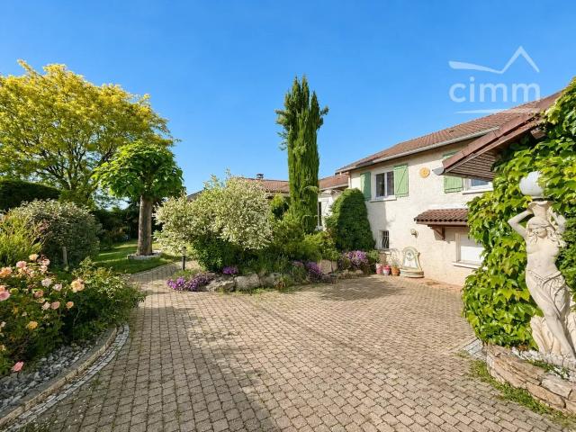VILLA 6 CHAMBRES VEAUCHE