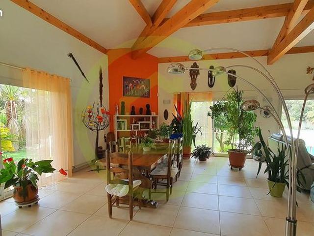 Villa 6 pièces 400 m²