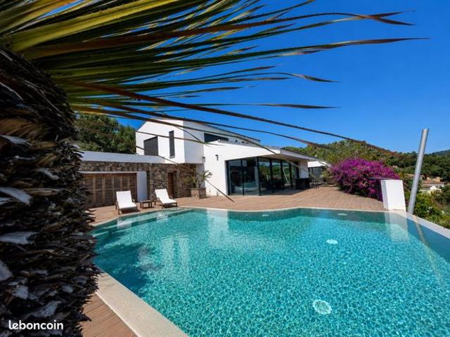 Villa 6 pièces 432 m²