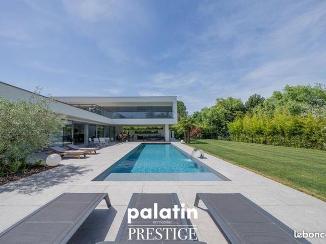 Villa 6 pièces 440 m²