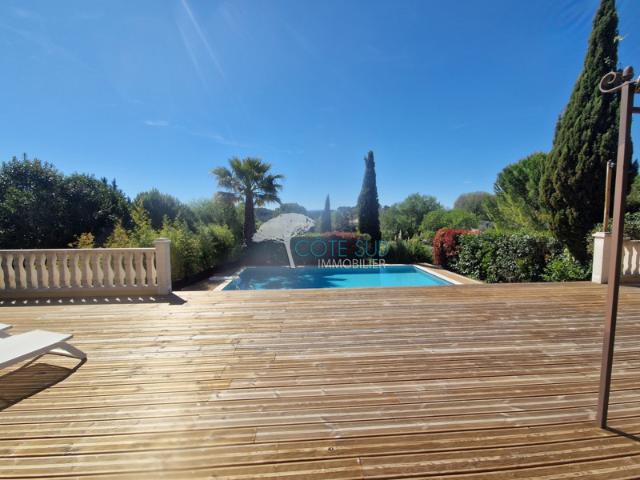 Villa 6 pièces 4 chambres avec piscine et vaste garage, en p