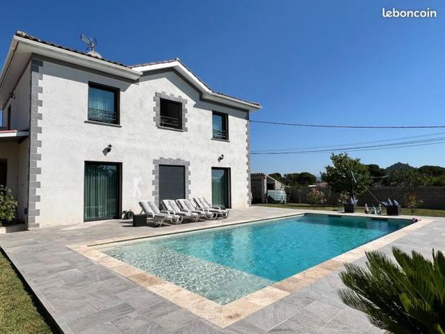 Villa 6 pièces 141 m²