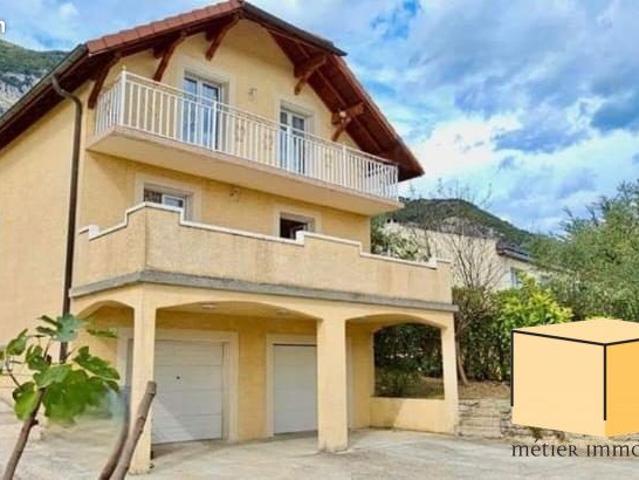 Villa 6 pièces 144 m²