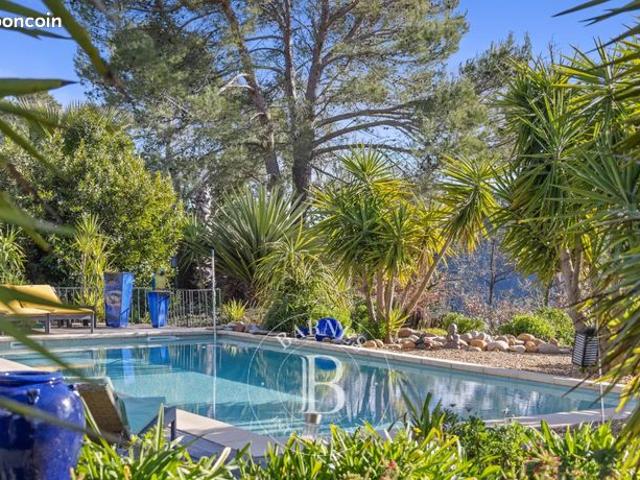 Villa 6 pièces 145 m²
