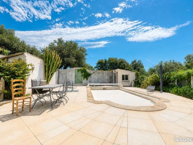Villa 6 pièces 145 m²