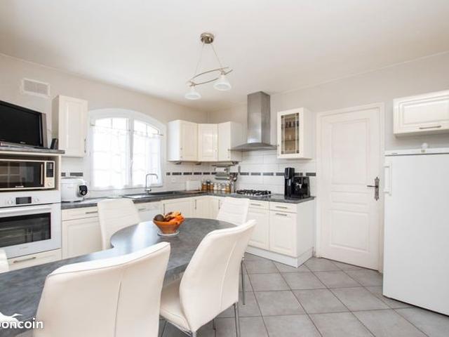 Villa 6 pièces 145 m²