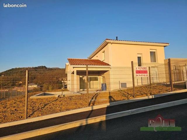 Villa 6 pièces 145 m²