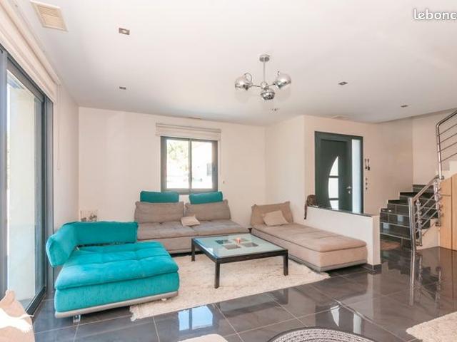 Villa 6 pièces 146 m²