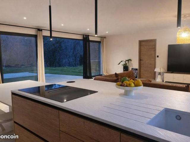 Villa 6 pièces 147 m²