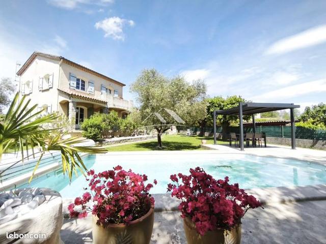 Villa 6 pièces 151 m²