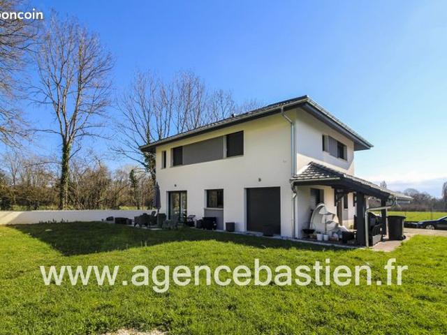 Villa 6 pièces 151 m²
