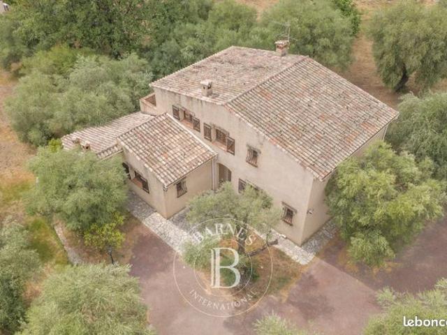 Villa 6 pièces 156 m²