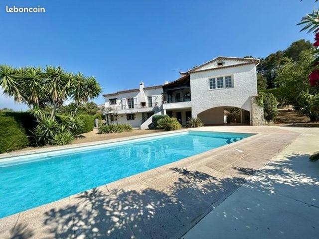 Villa 6 pièces 156 m²