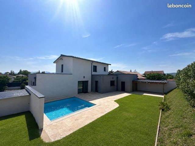 Villa 6 pièces 156 m²