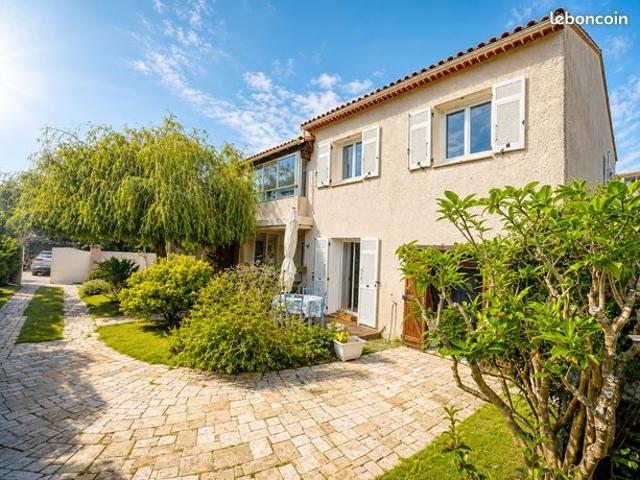Villa 6 pièces 160 m²