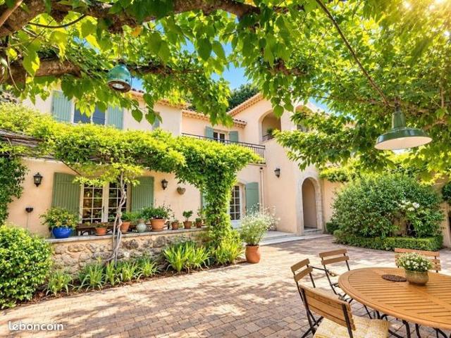 Villa 6 pièces 160 m²