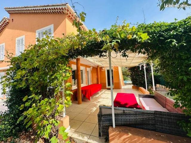 Villa 6 pièces 160 m²