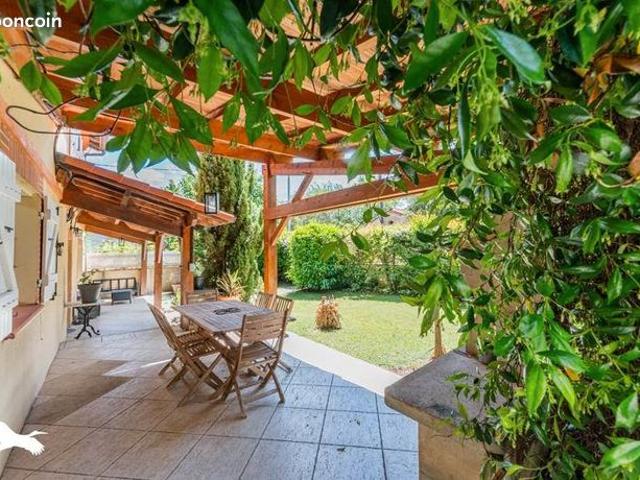 Villa 6 pièces 160 m²