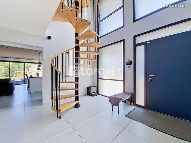 Villa 6 pièces 160 m²