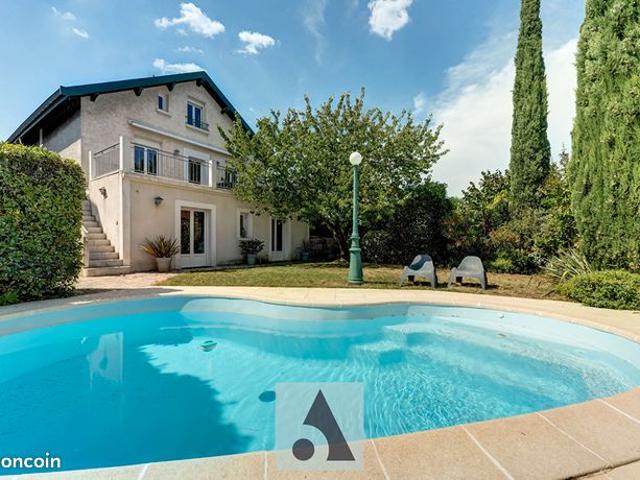 Villa 6 pièces 161 m²