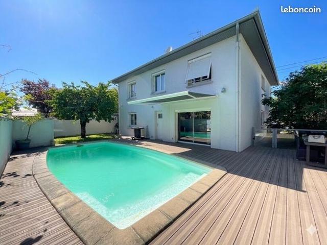 Villa 6 pièces 165 m²