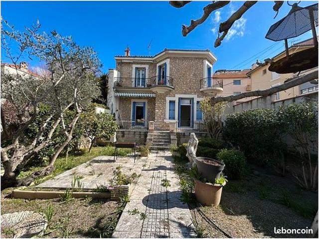 Villa 6 pièces 166 m²