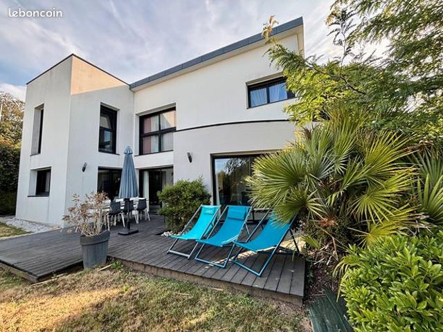 Villa 6 pièces 166 m²