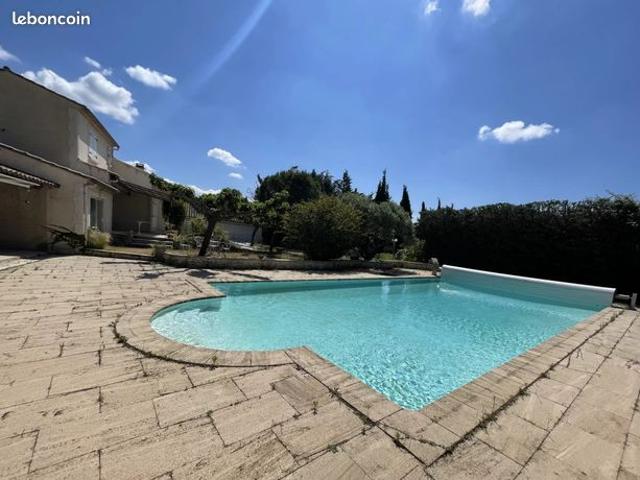 Villa 6 pièces 176 m²