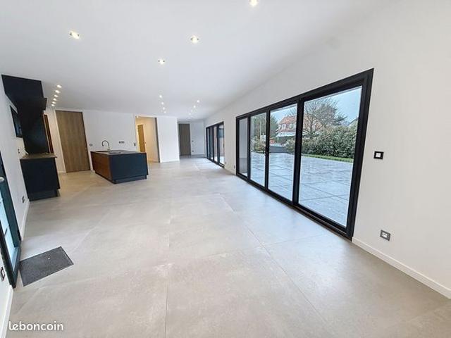 Villa 6 pièces 176 m²