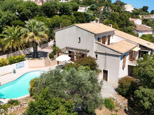 Villa 6 pièces 178 m²