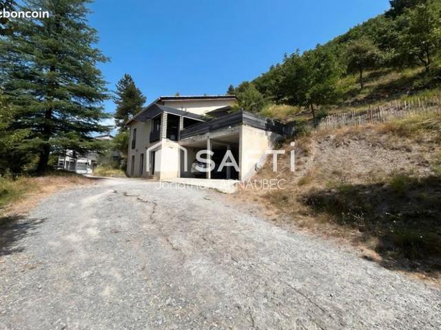 Villa 6 pièces 180 m²