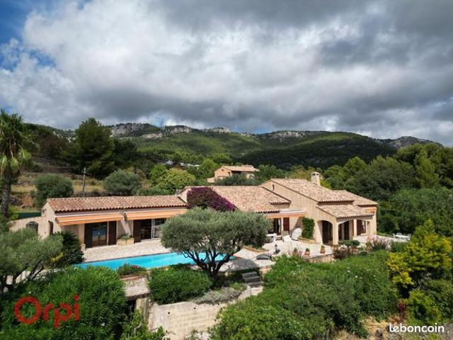 Villa 6 pièces 179 m²