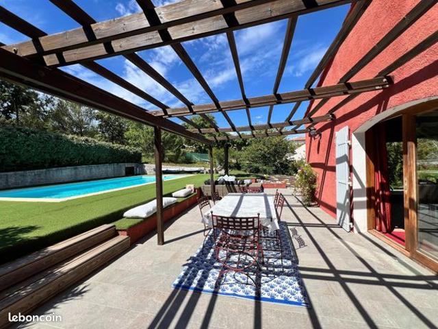 Villa 6 pièces 179 m²