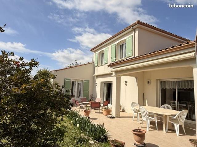Villa 6 pièces 180 m²