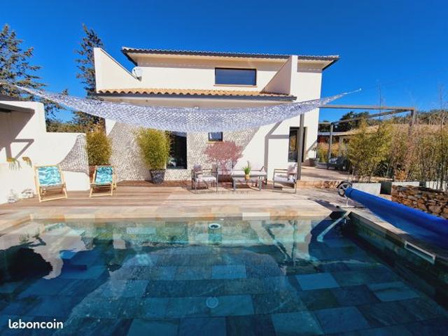 Villa 6 pièces 180 m²