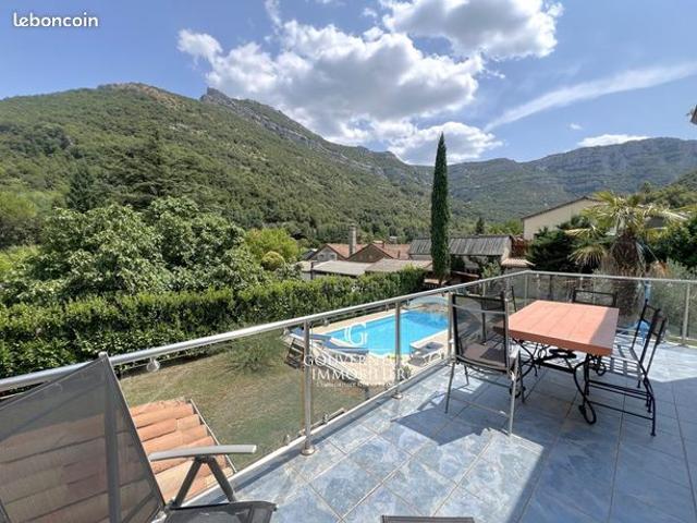 Villa 6 pièces 180 m²