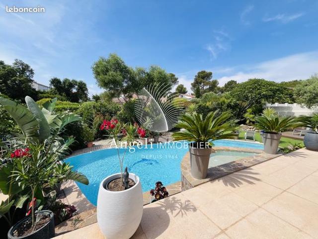 Villa 6 pièces 180 m²