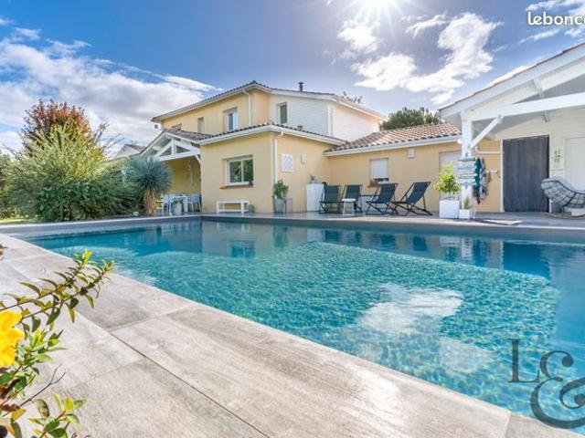 Villa 6 pièces 180 m²
