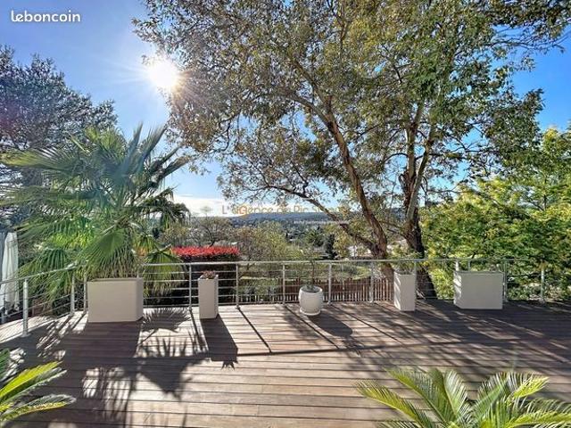 Villa 6 pièces 180 m²