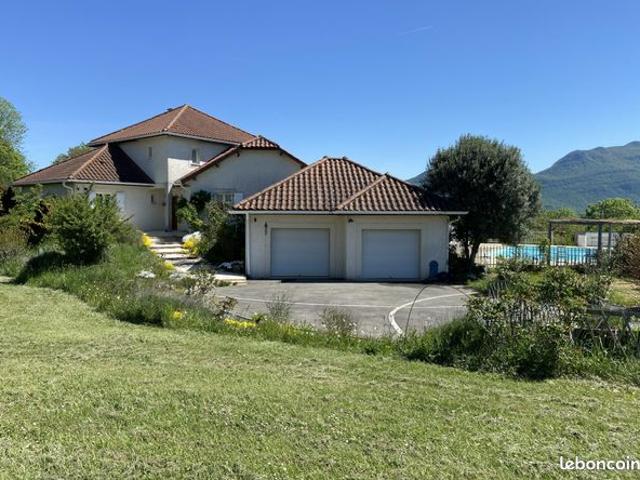 Villa 6 pièces 180 m²