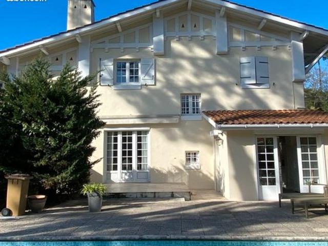 Villa 6 pièces 180 m²