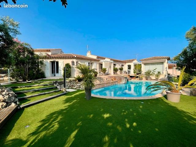 Villa 6 pièces 180 m²