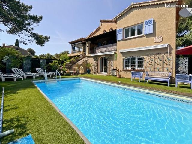 Villa 6 pièces 180 m²